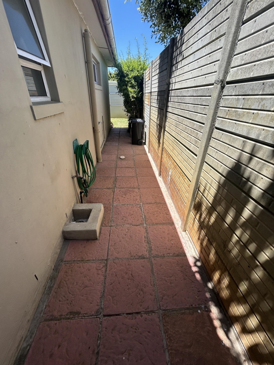 To Let 1 Bedroom Property for Rent in Parklands Western Cape
